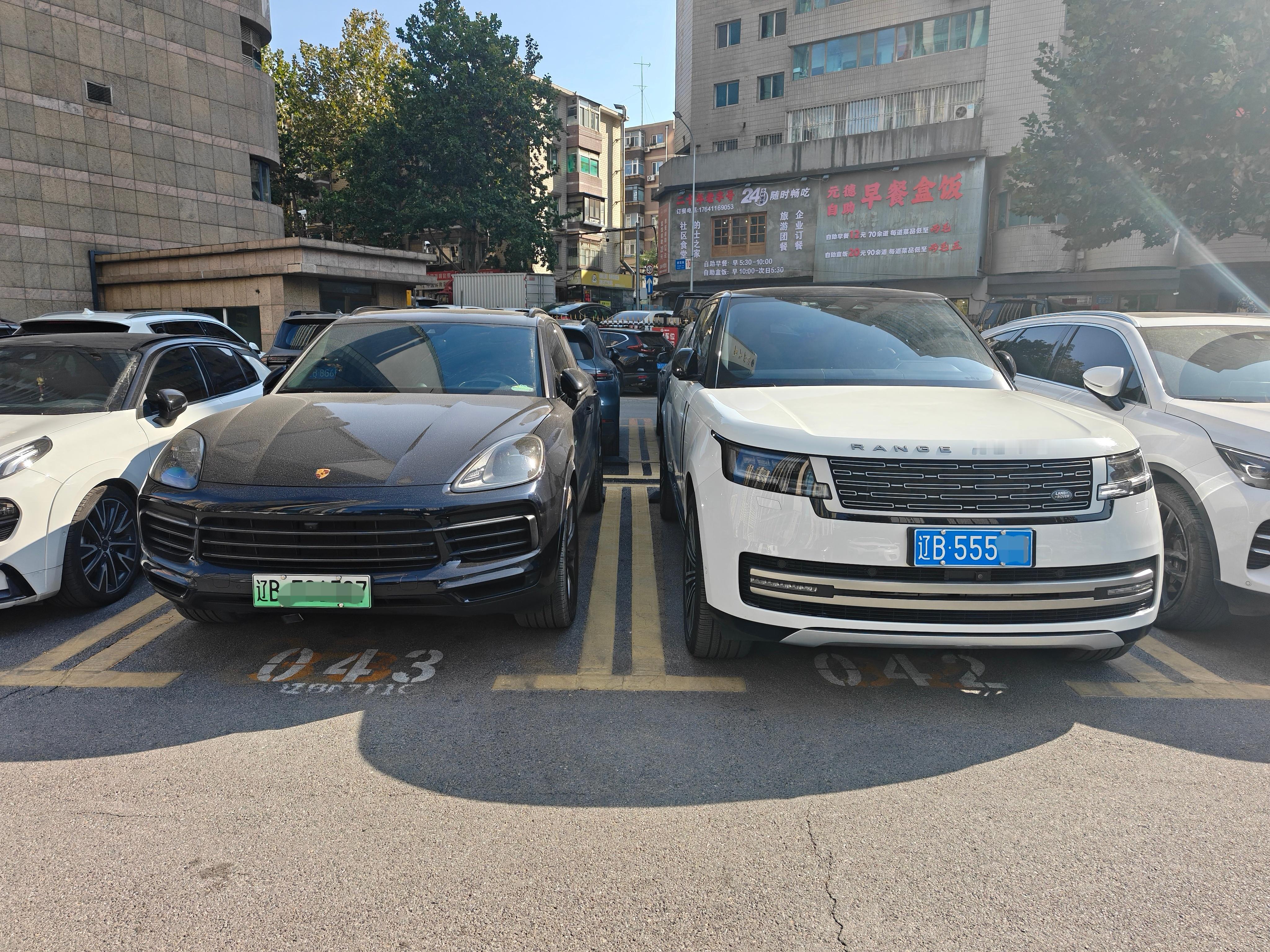 今天在拍岚图追光 L我就在想一个问题有没有哪个企业老板一台 MPV 去参加重要会
