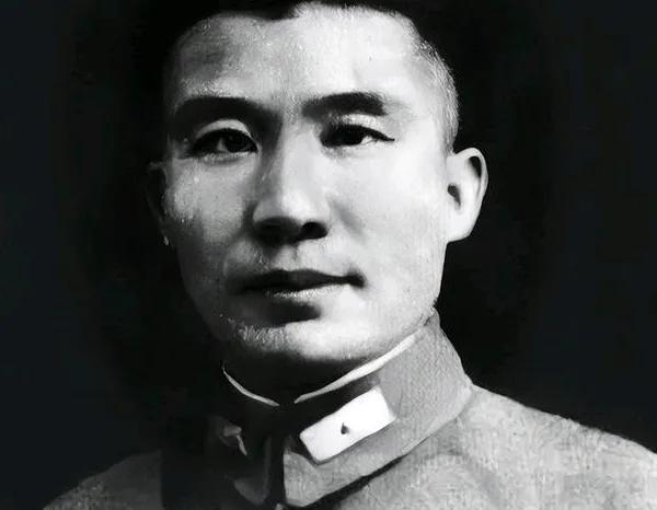 在功德林监狱时，王耀武与邱行湘走得很近，经常一起闲聊。有一次，他们谈到《三国演义