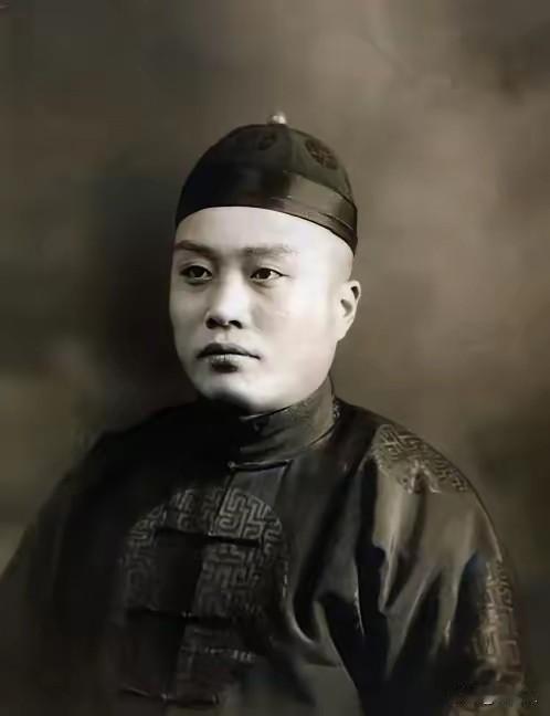 1886年，两朝帝师偶遇15岁卖字少年，当场断言：此子将来必魁甲天下
 
188