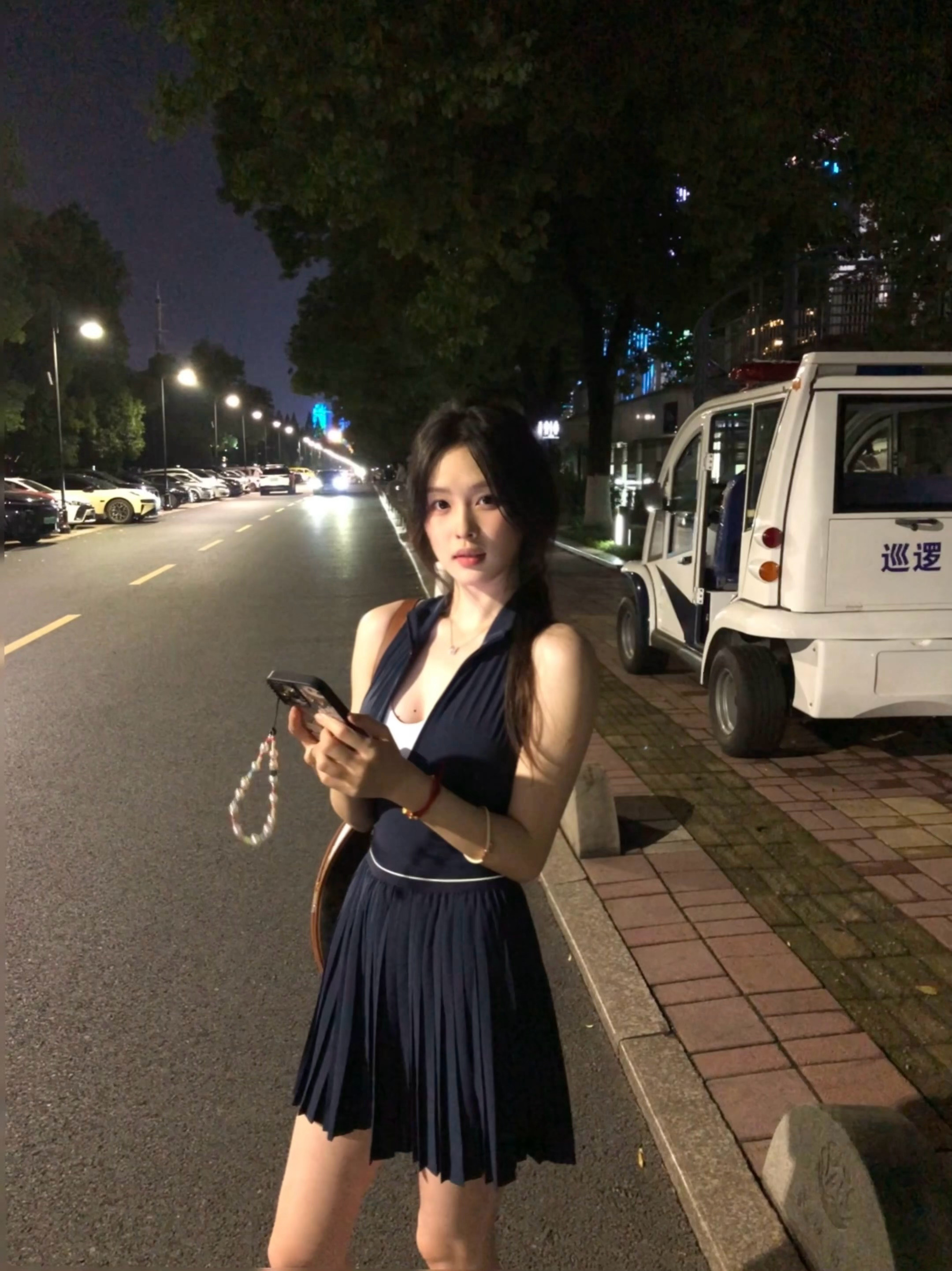 有谁能比我知道 你的温柔像羽毛 ​​​