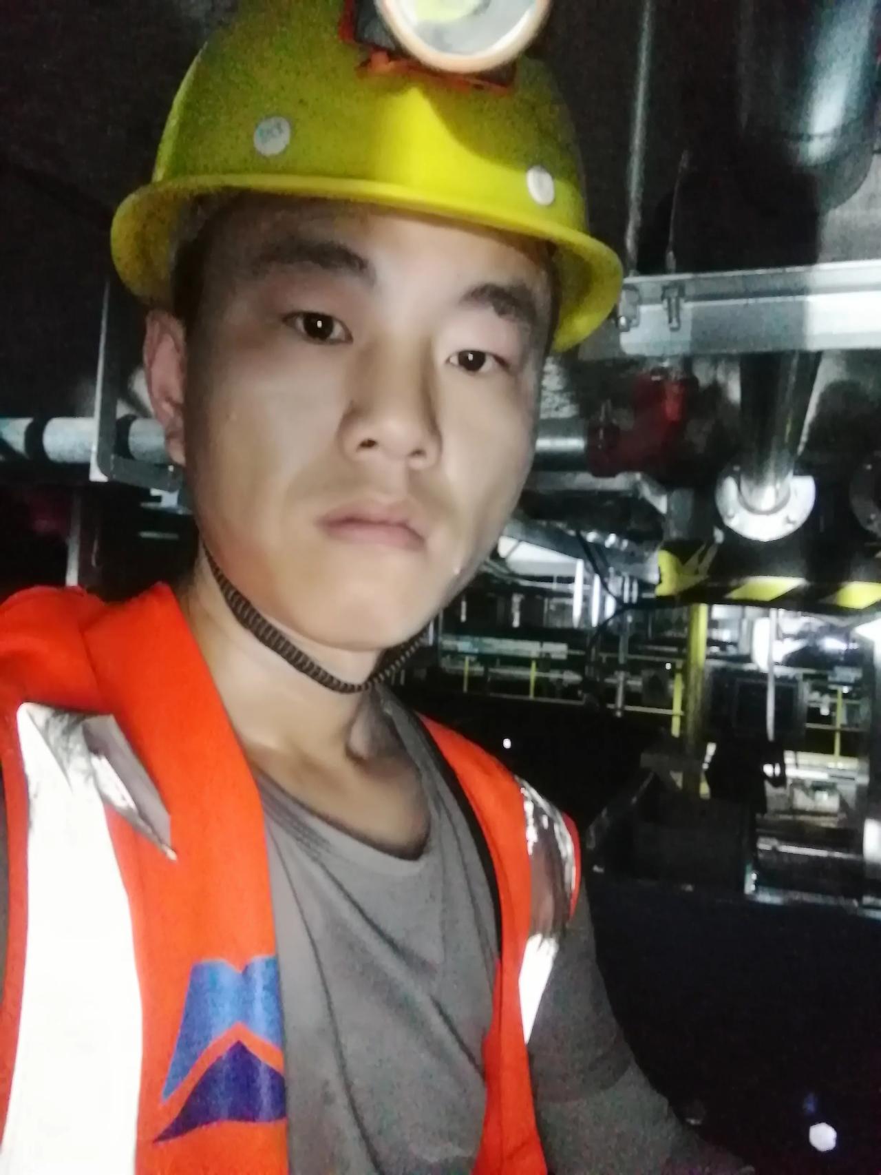 大家好，我是水电工星仔，白天的工作，挥洒着汗水与体力，晚上的安逸，抽空脑袋的思维