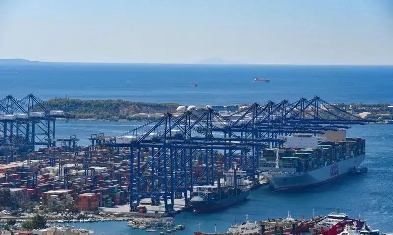 果不其然。
 
据多家媒体报道，美国一些政界人士突然宣布了要把中希合作拿出来说事