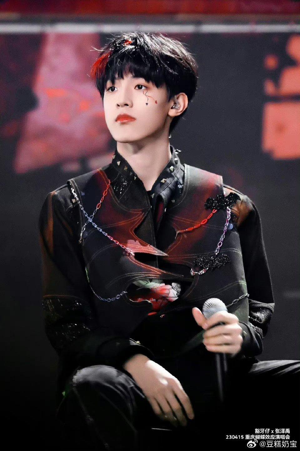 #张泽禹[超话]##张泽禹[超话]##张泽禹[超话]#💚#张泽禹 第一主唱# 