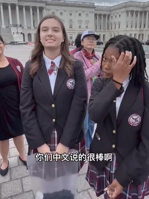 美国高中生也会学习中文课程的！

之前美国因为说英语，所以英语是主课，第二门外语