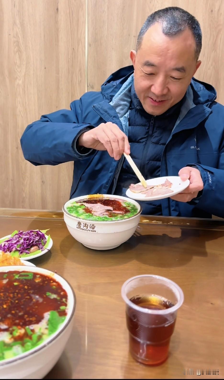 陈行甲老师这个牛肉面
我很喜欢
磨沟沿，很正宗
我一般吃吾穆勒，磨沟沿的多
马学