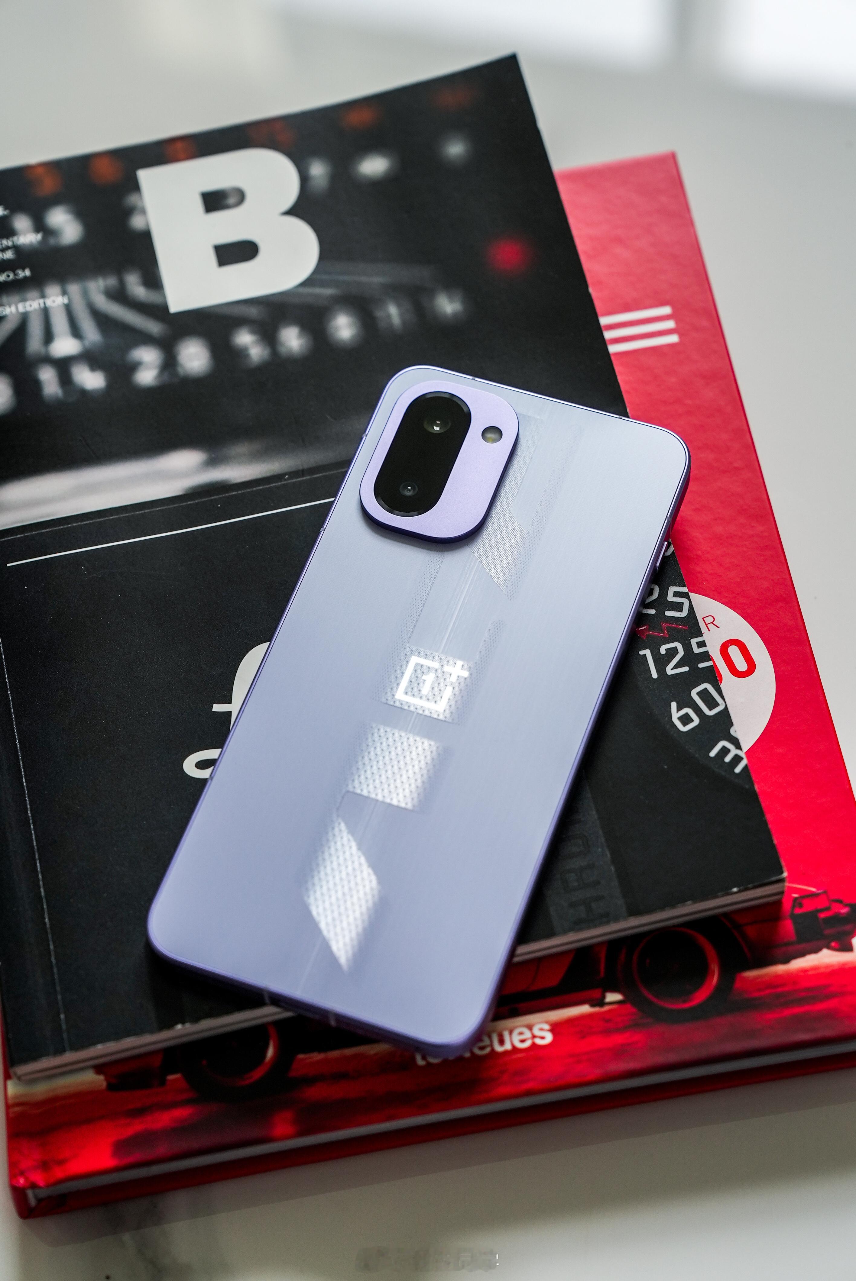 一加 Ace 6T 电光紫上手实拍，怎么样好看吗