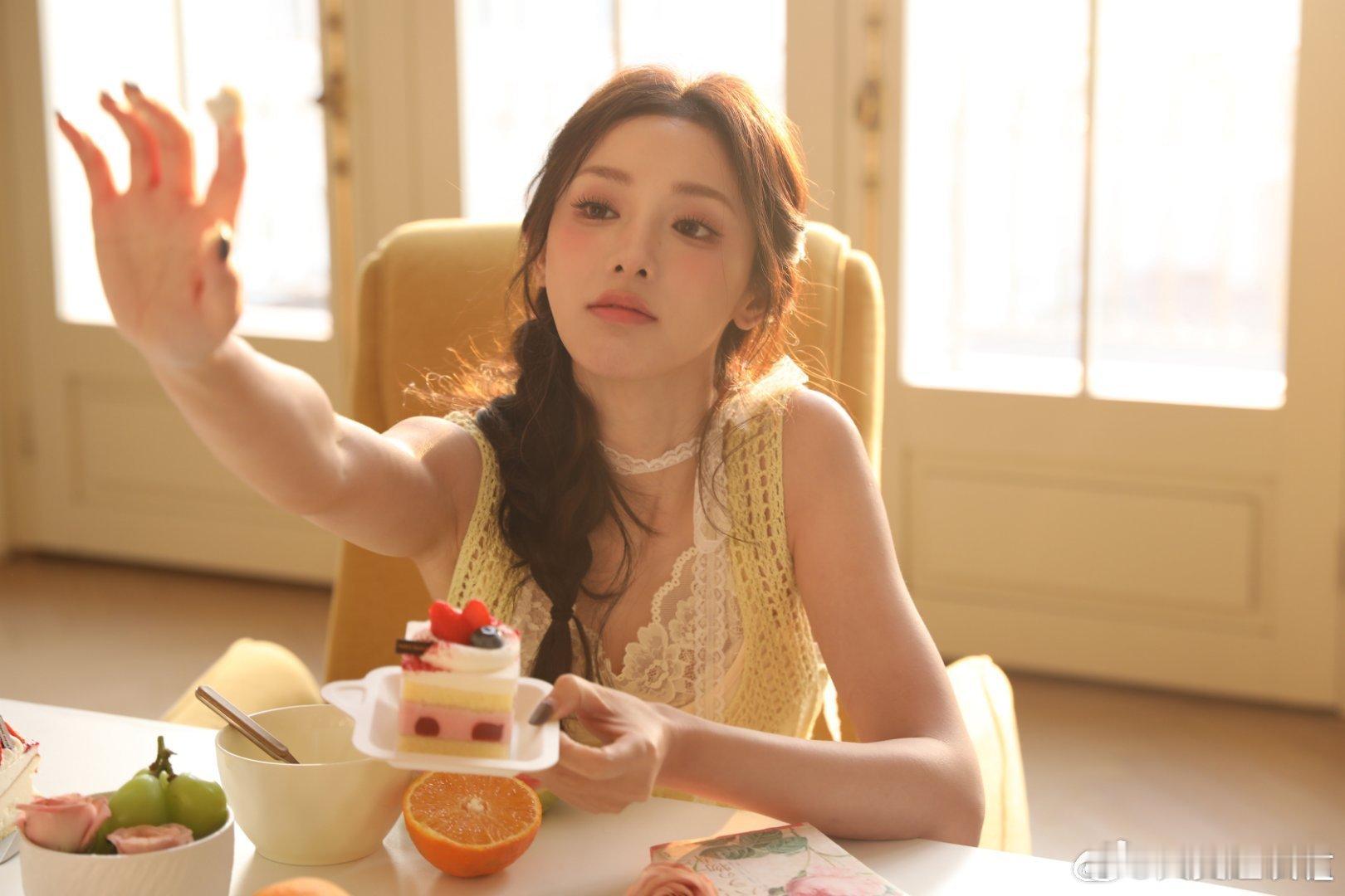 彭小苒工作室是懂粉丝的！网盘直给高清物料，无水印+高画质，修图党狂喜，这营业态度