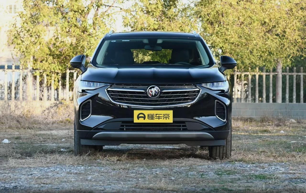 在二手车市场里，二手昂科威 S 凭借着其时尚的外观、舒适的驾乘体验以及不错的性价