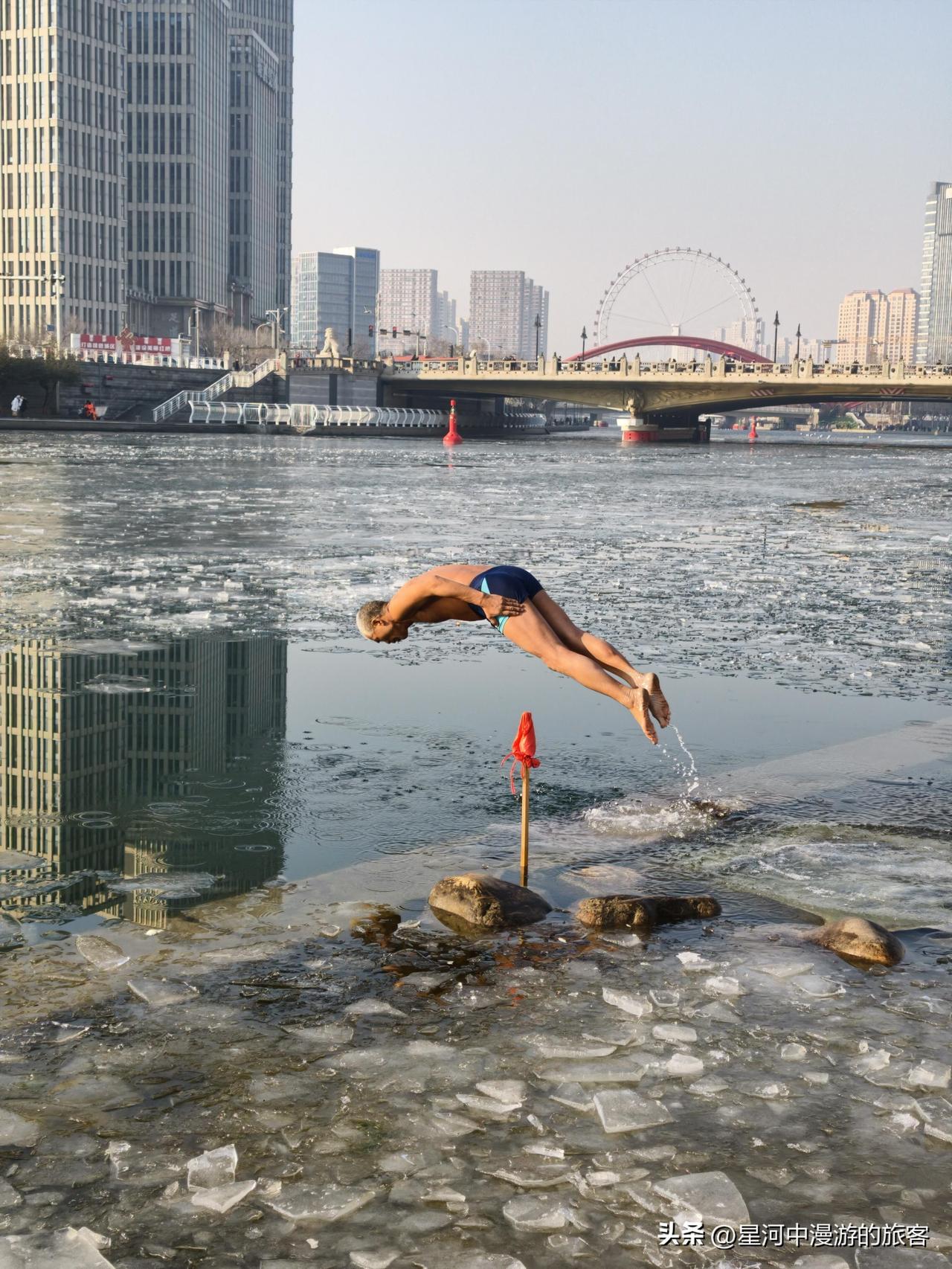 为啥天津大爷都爱戴长檐帽？北京叔叔却啥帽子都敢戴？差别真绝了
 
走在天津街头你
