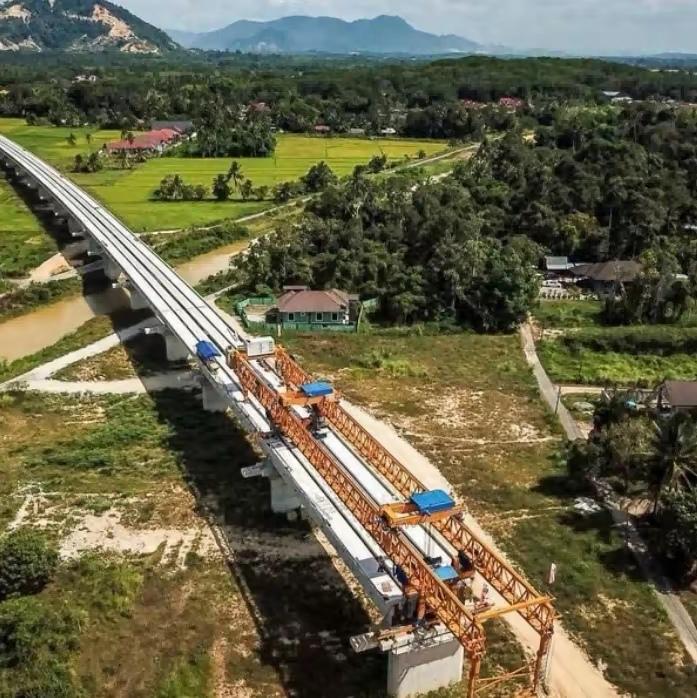 泰国看守总理下令与涉事承包商解除合同

官方明确要求交通部“研究解除合同的具体操