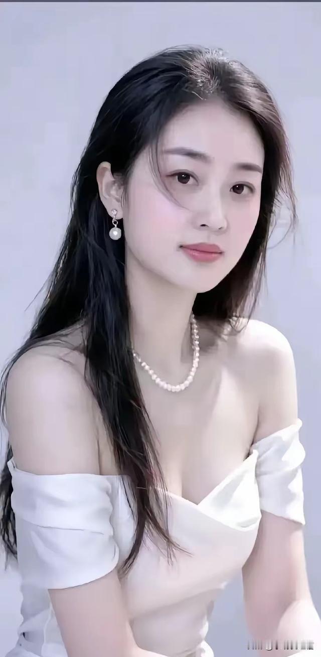 忧郁的眼神，飘飘然长发，甚是好看！
如果他离婚了，你会接受她吗？