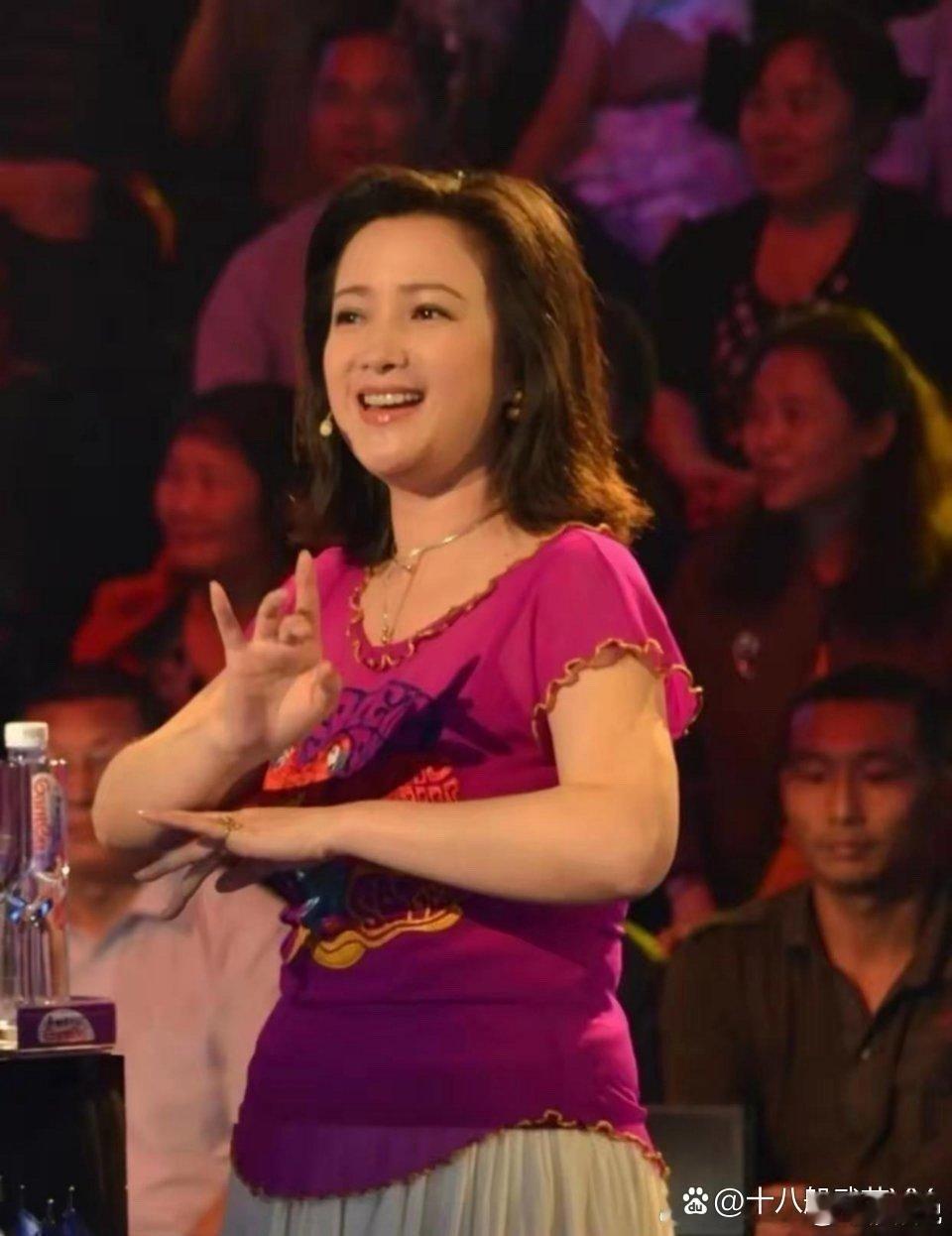这才是美女！别的都不能算。美女何晴60多岁都发福了，也还是那么美！ ​​​