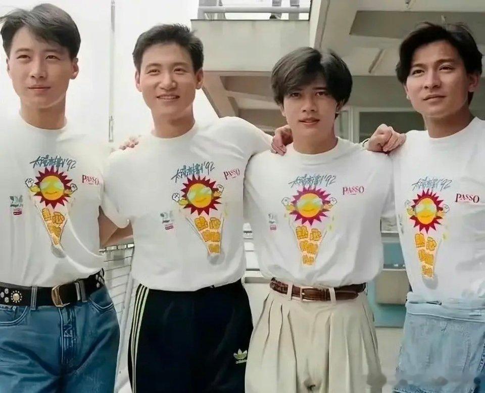 再看四大天王，还是郭富城最帅，不过随便给我一个我也开心！ ​​​