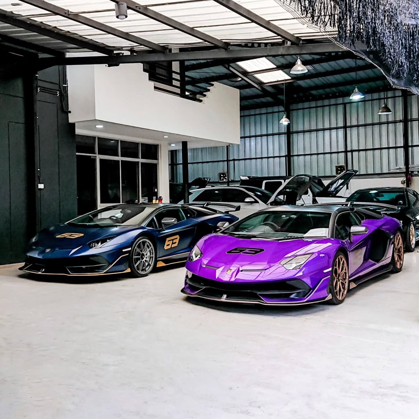 两个遗产，一个车库。。63款兰博基尼Aventador SVJ 63敞篷版，完美