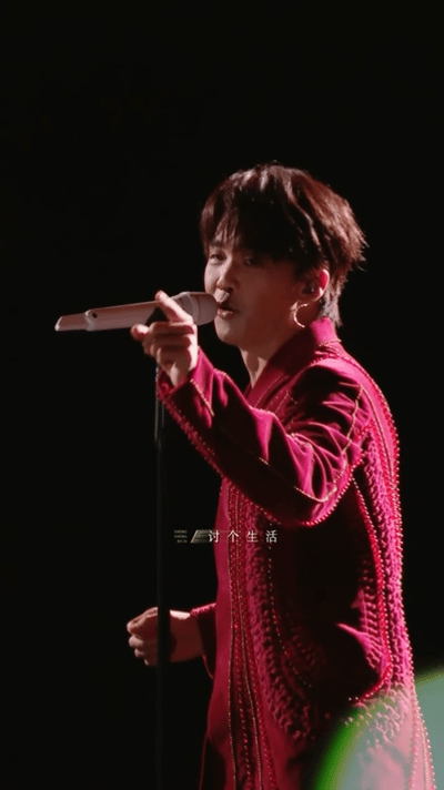 王赫野音综首唱新歌烂花 王赫野竟然在声生不息唱了自己的新歌《烂花》，富有生命力的