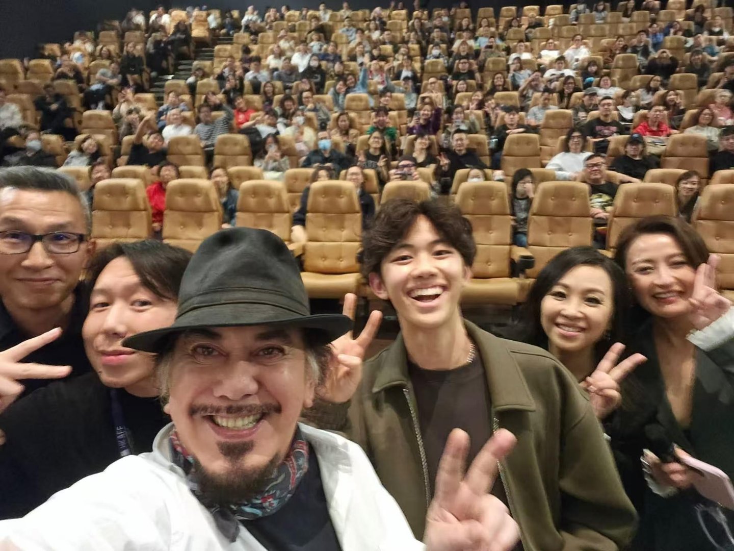 秦岭笑谈[超话]数典忘祖背信弃义认贼作父的下场;港星黄秋生跑到湾省后遭电诈！偷偷