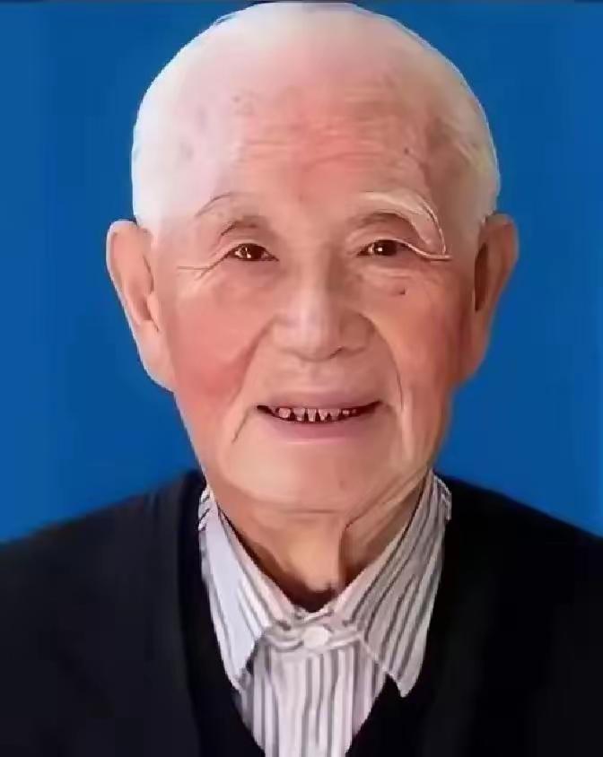 1945年10月，因为一行字，阎锡山下令将秘书李蓼源处死，政卫师长觉得李蓼源年轻