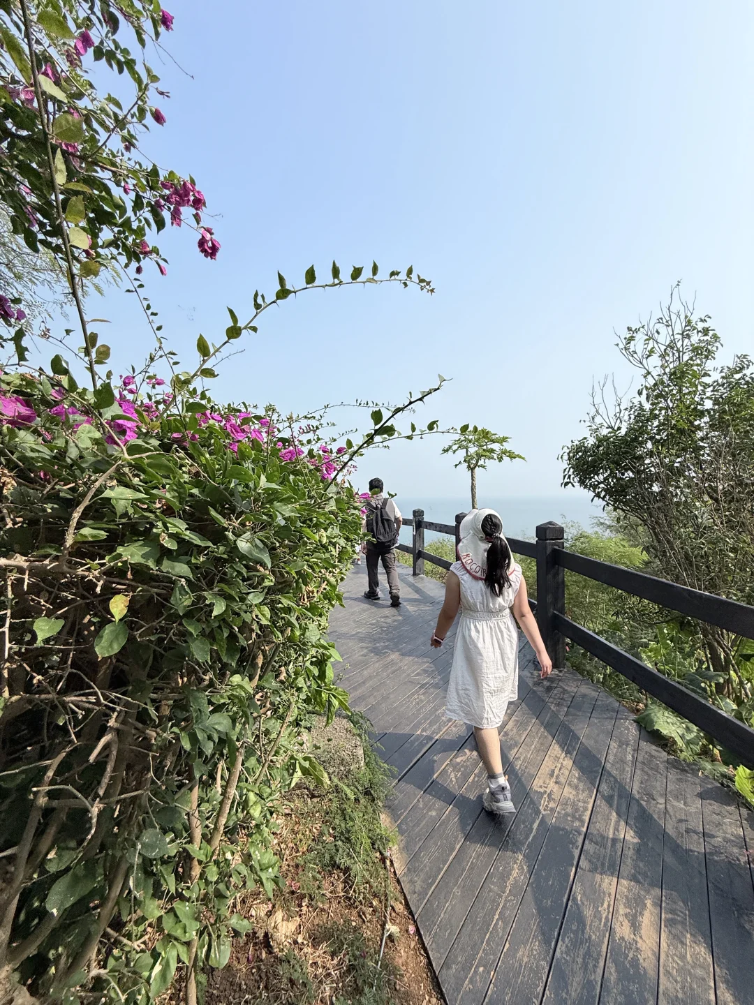 竟然和董宇辉同一天去了涠洲岛……