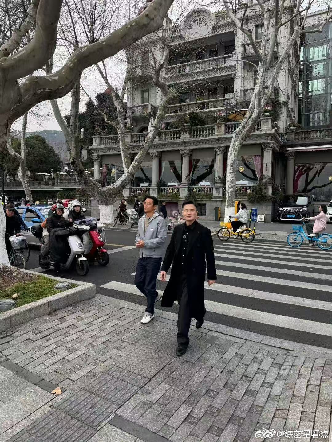 吴彦祖尹子维法拉利的旁边还是法拉利谁还没看《风华合伙人》！这是什么神仙阵容，吴彦