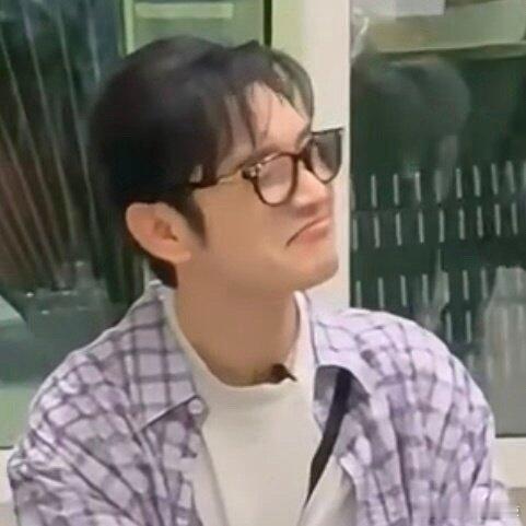 疑似晓明哥是丁禹兮的受众……疑似晓明哥是丁禹兮的受众 不是这个表情怎么一模一样哈