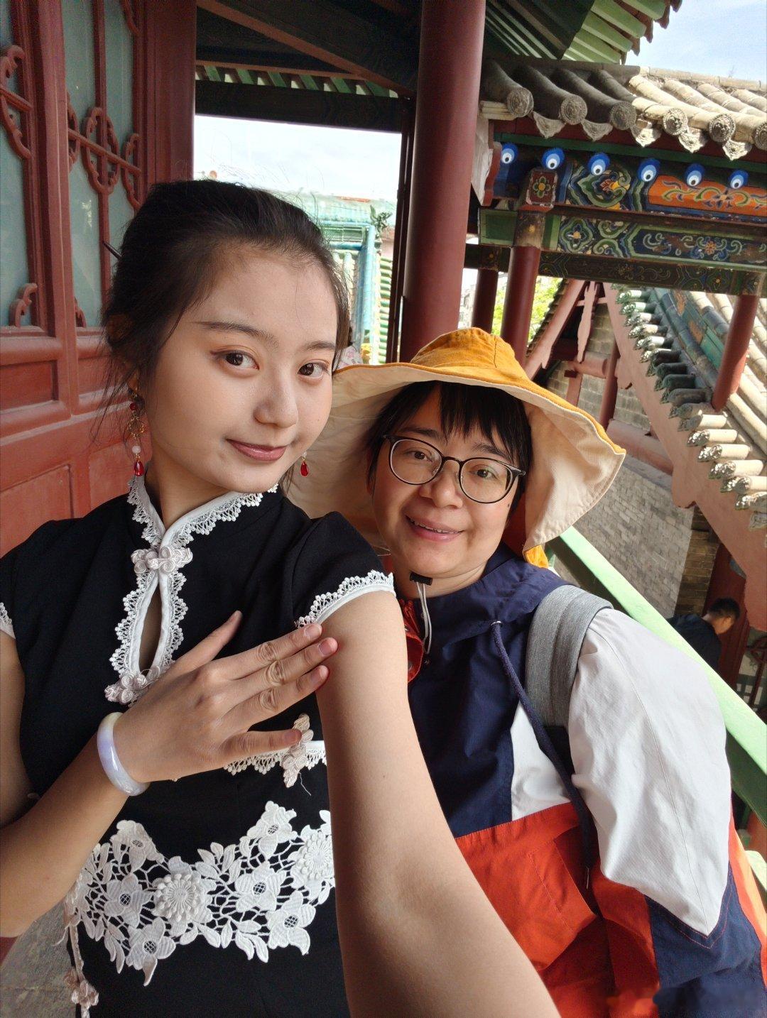 和TA在一起的日常：一本正经地胡说八道，莫名其妙笑到缺氧，偶尔还一起干点‘人类迷