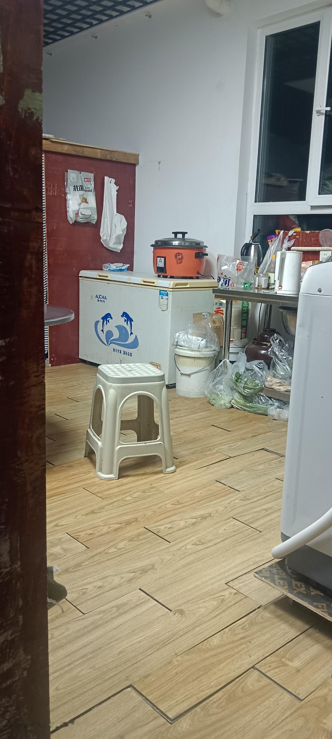 幸福就是 没心没肺，糊糊涂涂的过日子，开心并快乐着！