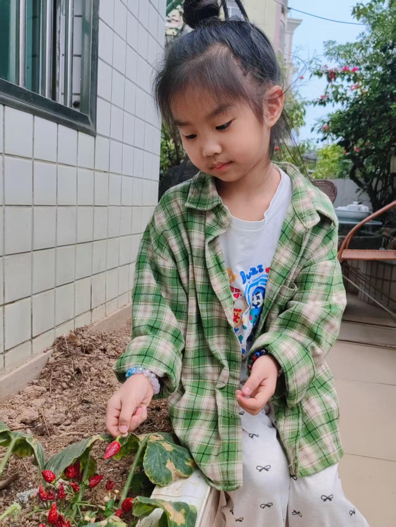 今天是六一儿童节，愿我们每一个人心中，永远都住着一个小孩，在六一儿童节这天跳出来