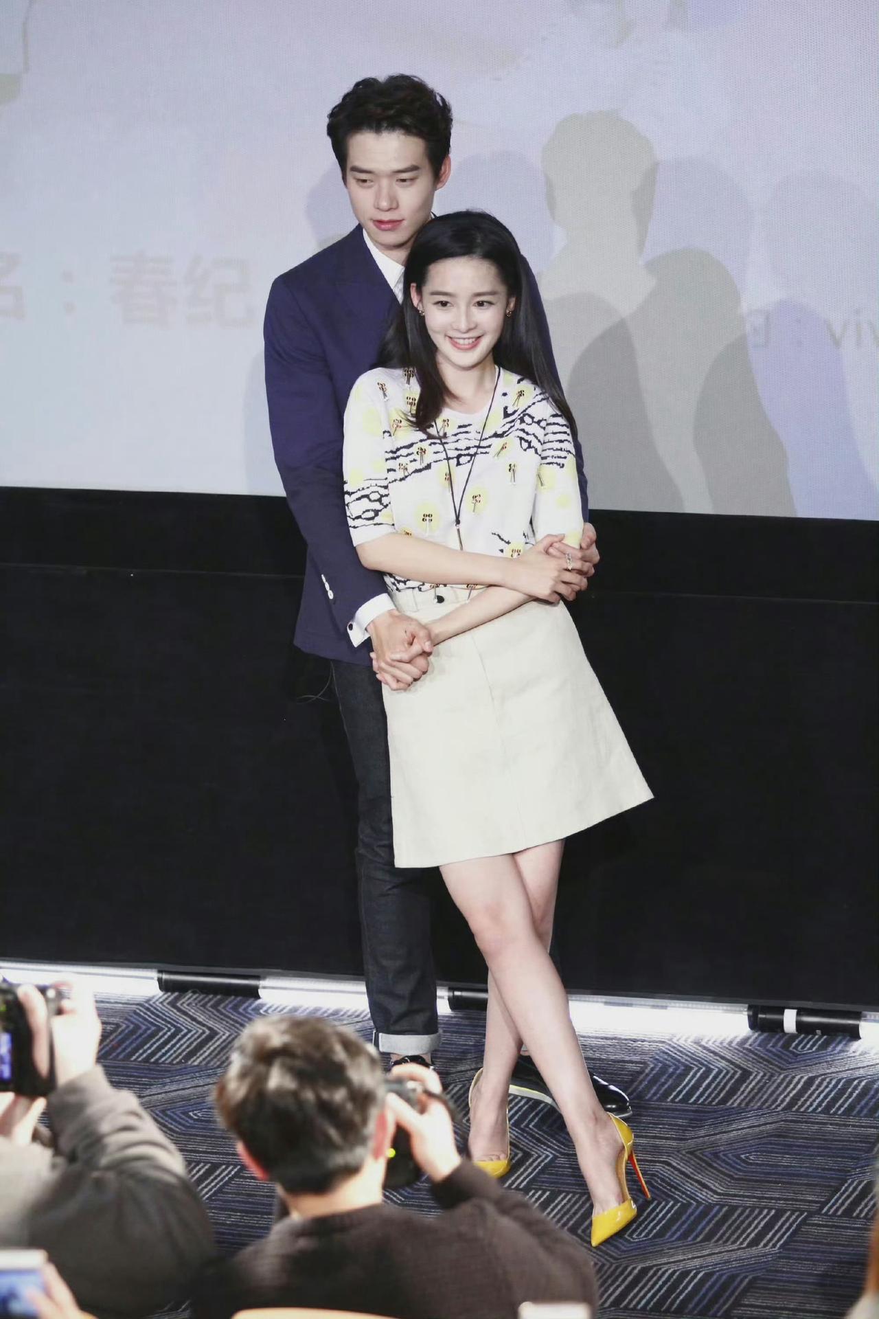 【虚构同人娱乐段子，非艺人真实对话，仅情怀玩梗】

魏大勋：沁沁，刚才台上那几下