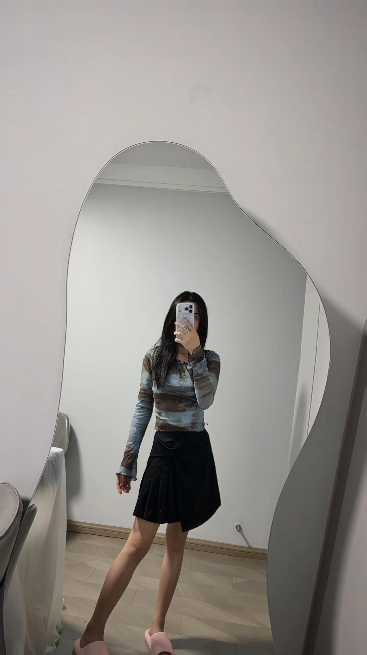 旧衣服当然要配旧曲哈哈再过十个小时就可以吃水煮蛋了摸着自己清晰的肋骨睡了晚安拒绝