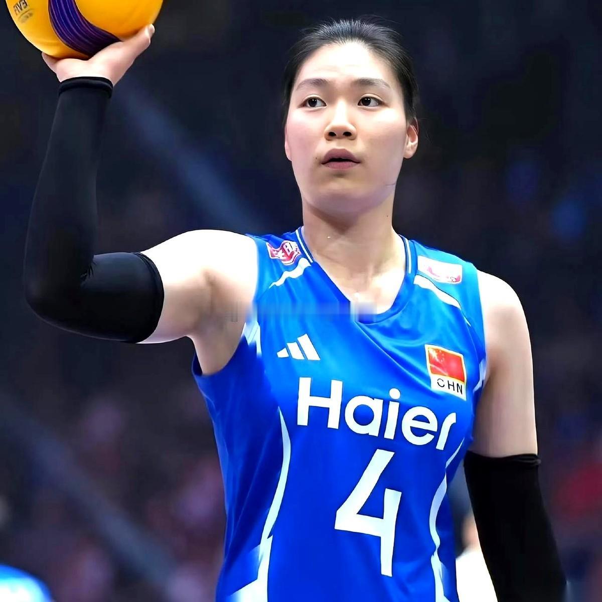 张籽萱率领中国女排在亚运会半决赛以3比2击败泰国队拿到了决赛门票。
在之前的亚锦