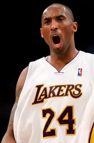 生活从来都不会停止推你向前，保持专注，别因为后悔而放慢脚步。微笑，遗忘，然后继续