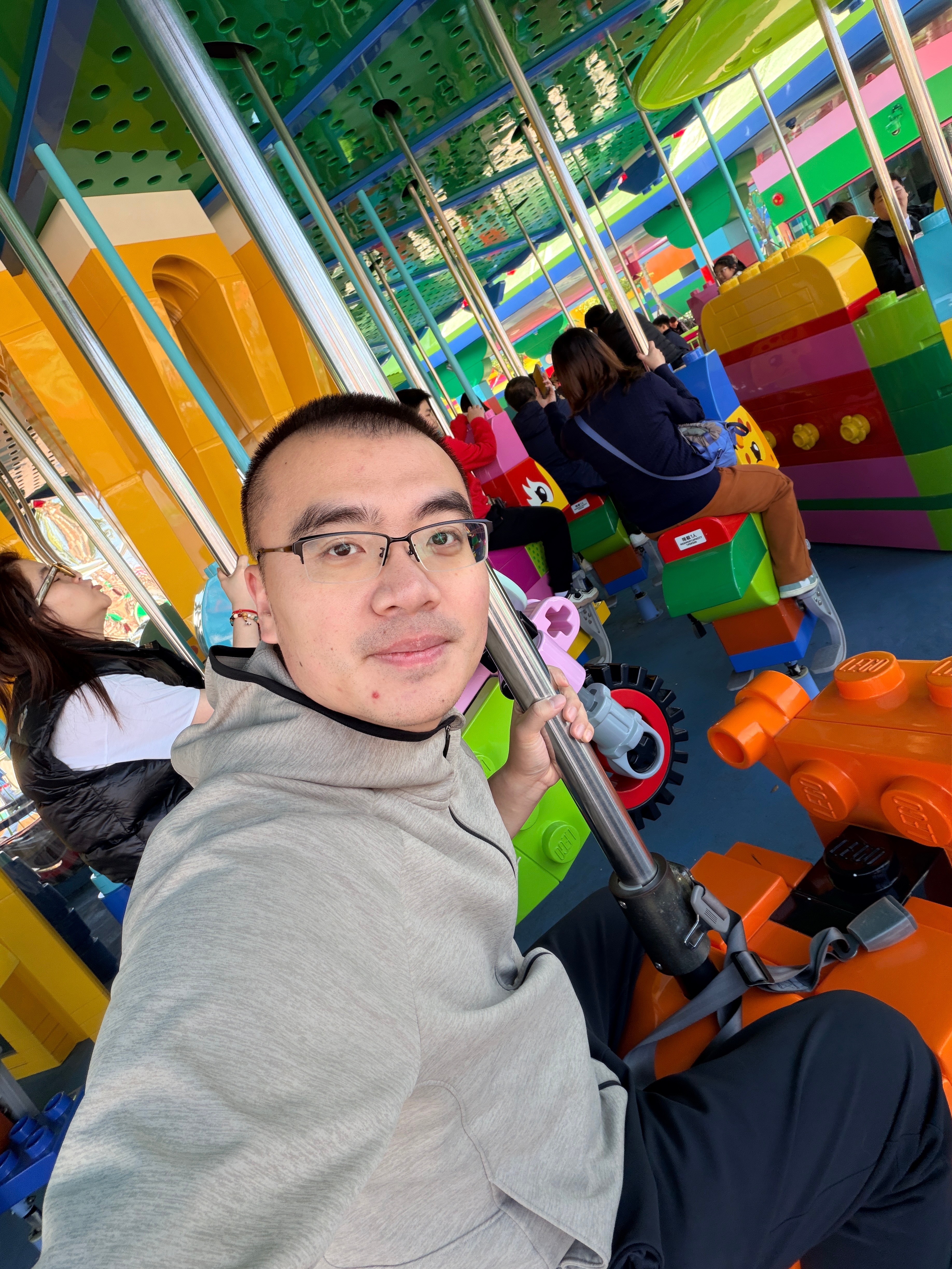 在上海乐高乐园骑个小老虎，整个乐园适合低龄儿童，项目都比较初级 上海·上海乐高乐