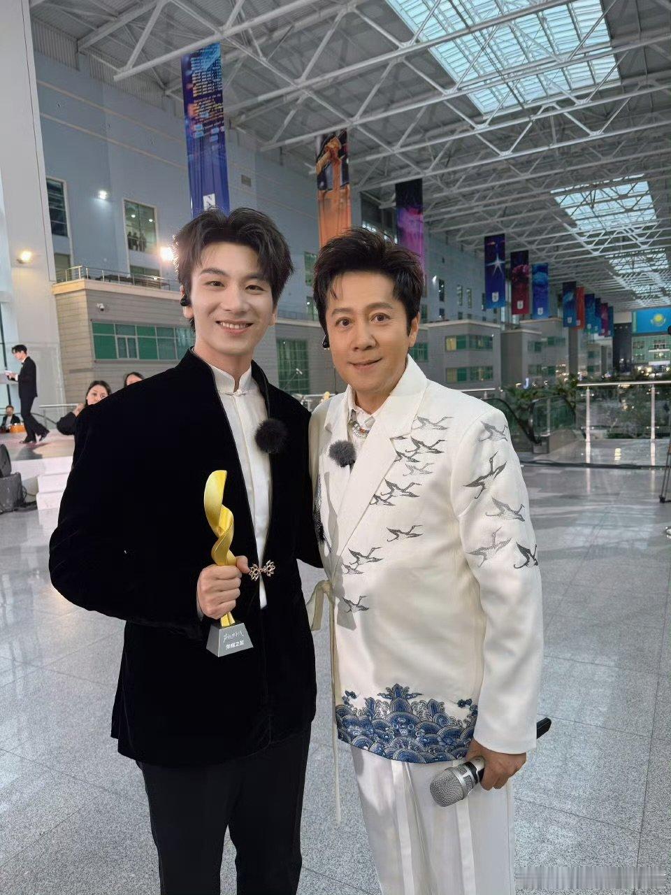 谁敢信蔡国庆快60了岁月怎么偏偏绕过了蔡国庆老师，太羡慕了声起地平线