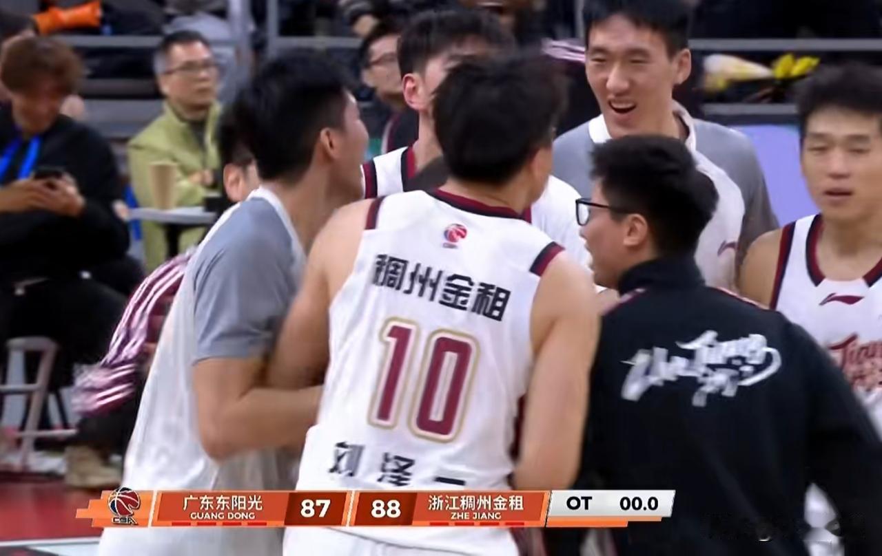 广东东阳光反杀遭遇被反杀！！！广东东阳光今天晚上主场迎战浙江稠州金租，双方比赛前