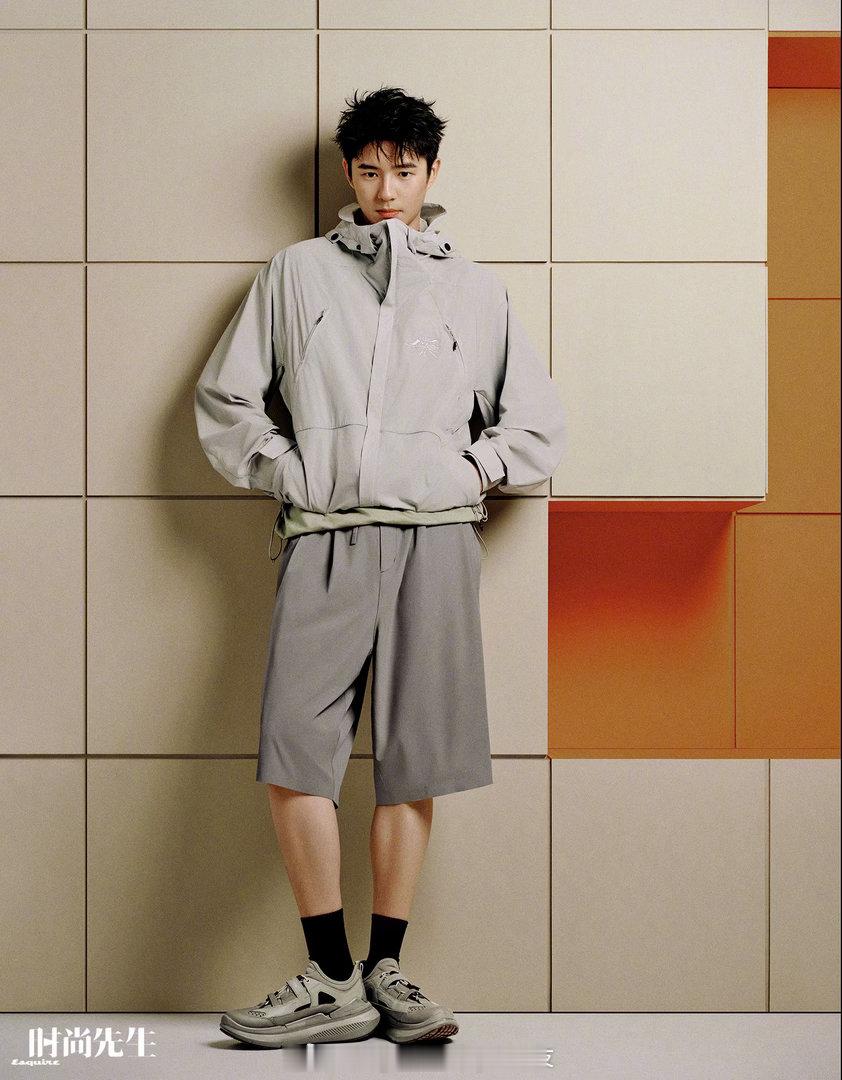《时尚先生Esquire》中国版2026年6月刊刘昊然坐镇时尚先生六月刊封面，第