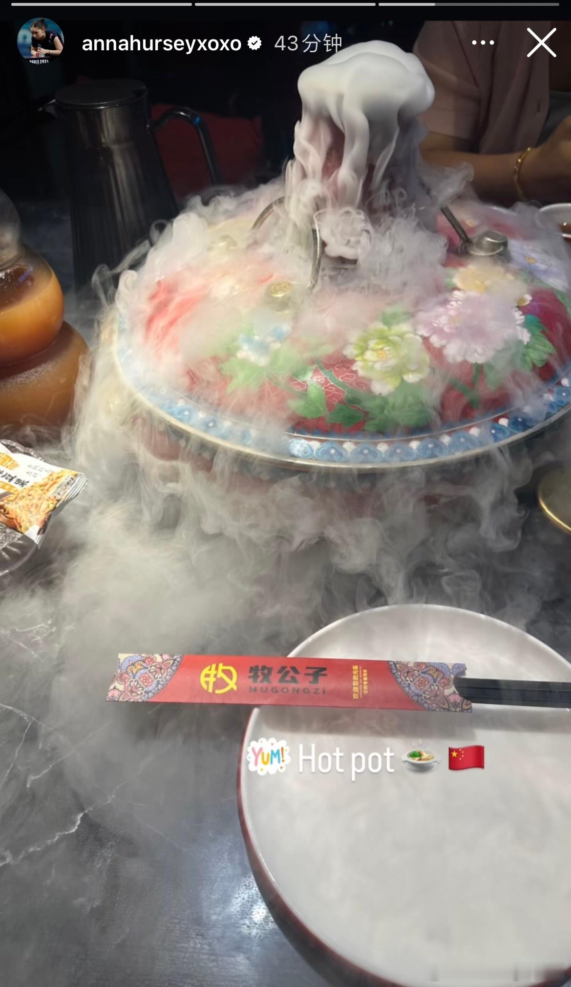 安娜·赫尔希去吃火锅🍲🇨🇳 ​​​