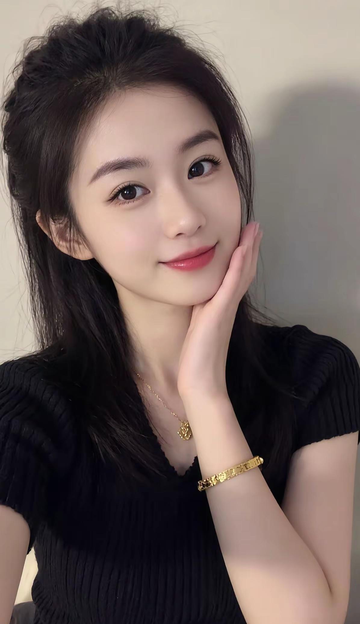 一个男人如果真的爱你，一定是有父性的体现的，他会下意识想给你添置衣物、买吃的、买