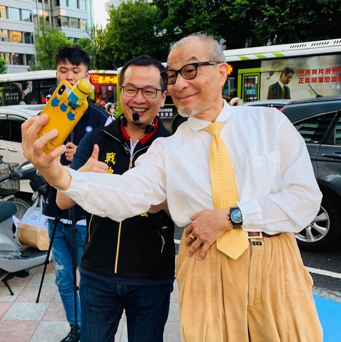 罗智强发长文感谢81岁恩师字字温情，恩师陈长文何许人也？罗在脸书中写道，陈老师，
