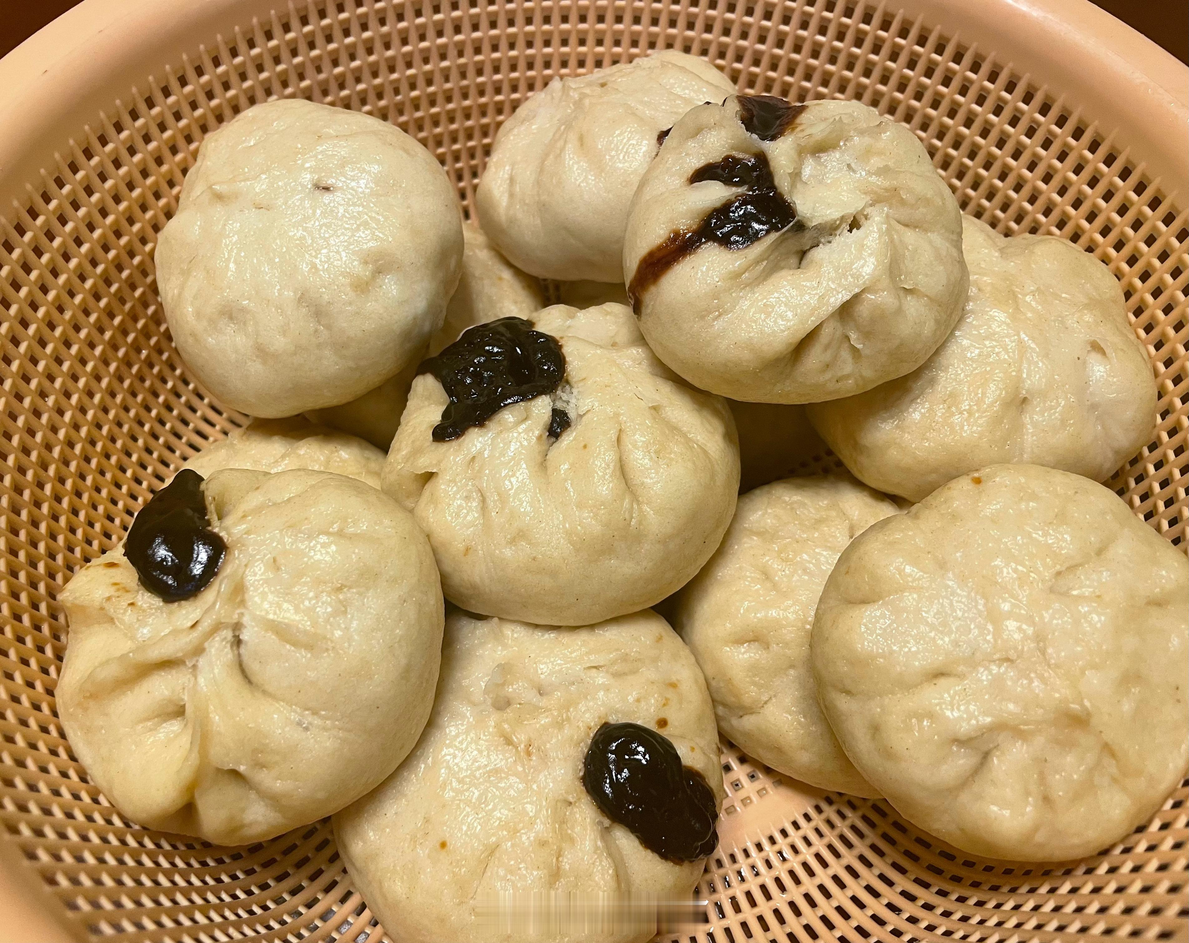 昨天晚上包的糖包子