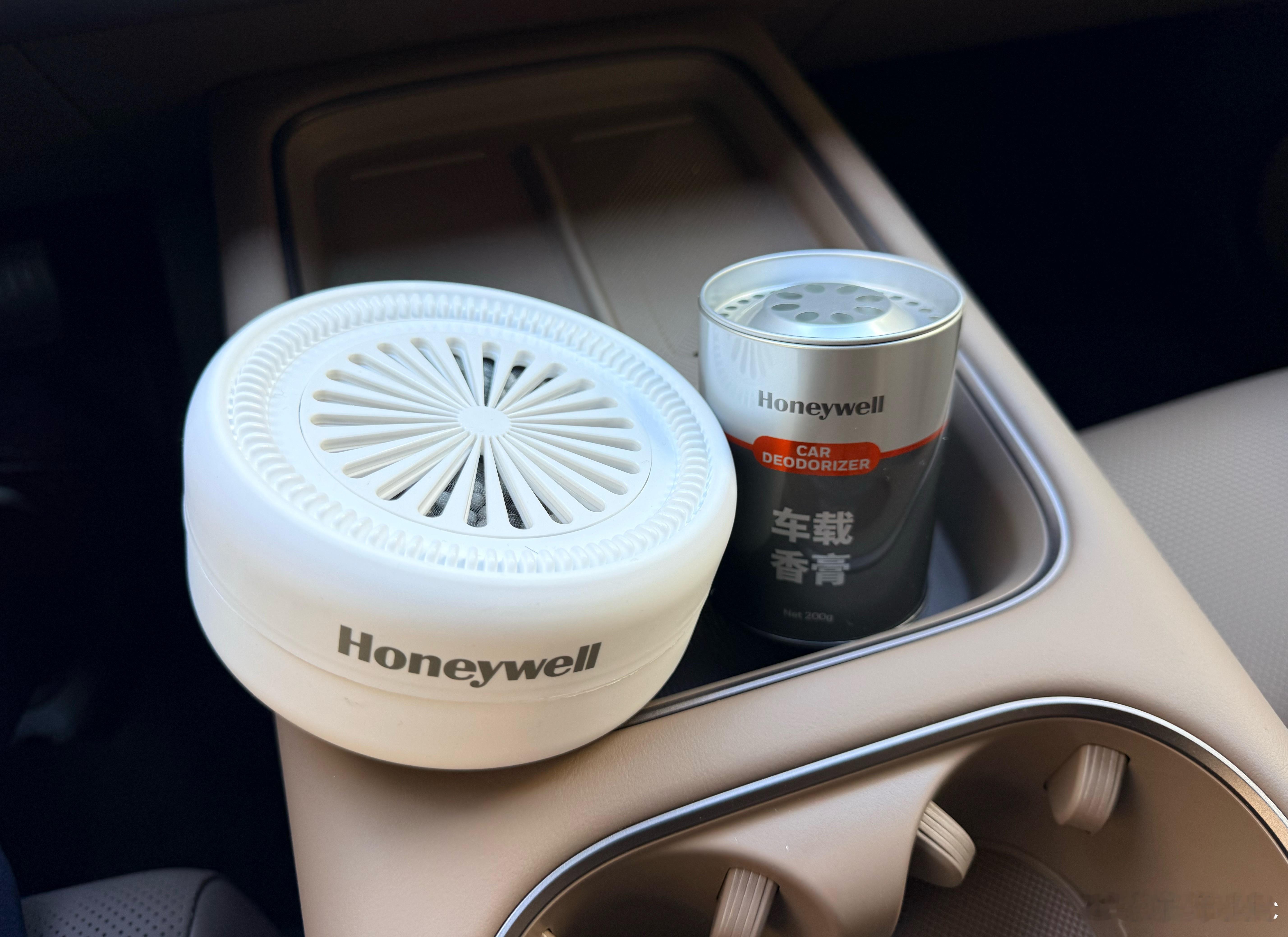 左边去除异味，右边散发香味，所以他们会打架吗[喵喵] ​​​