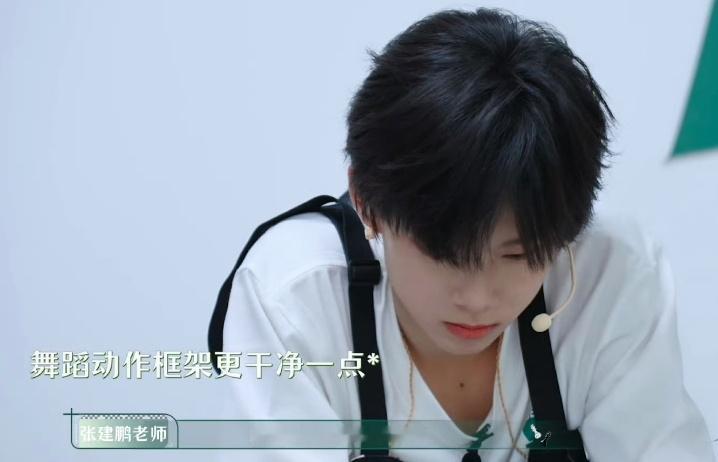 即使出现意外情况没有完整的表演，也依旧得到了夸奖。动作完成度，表现力都很不错，不
