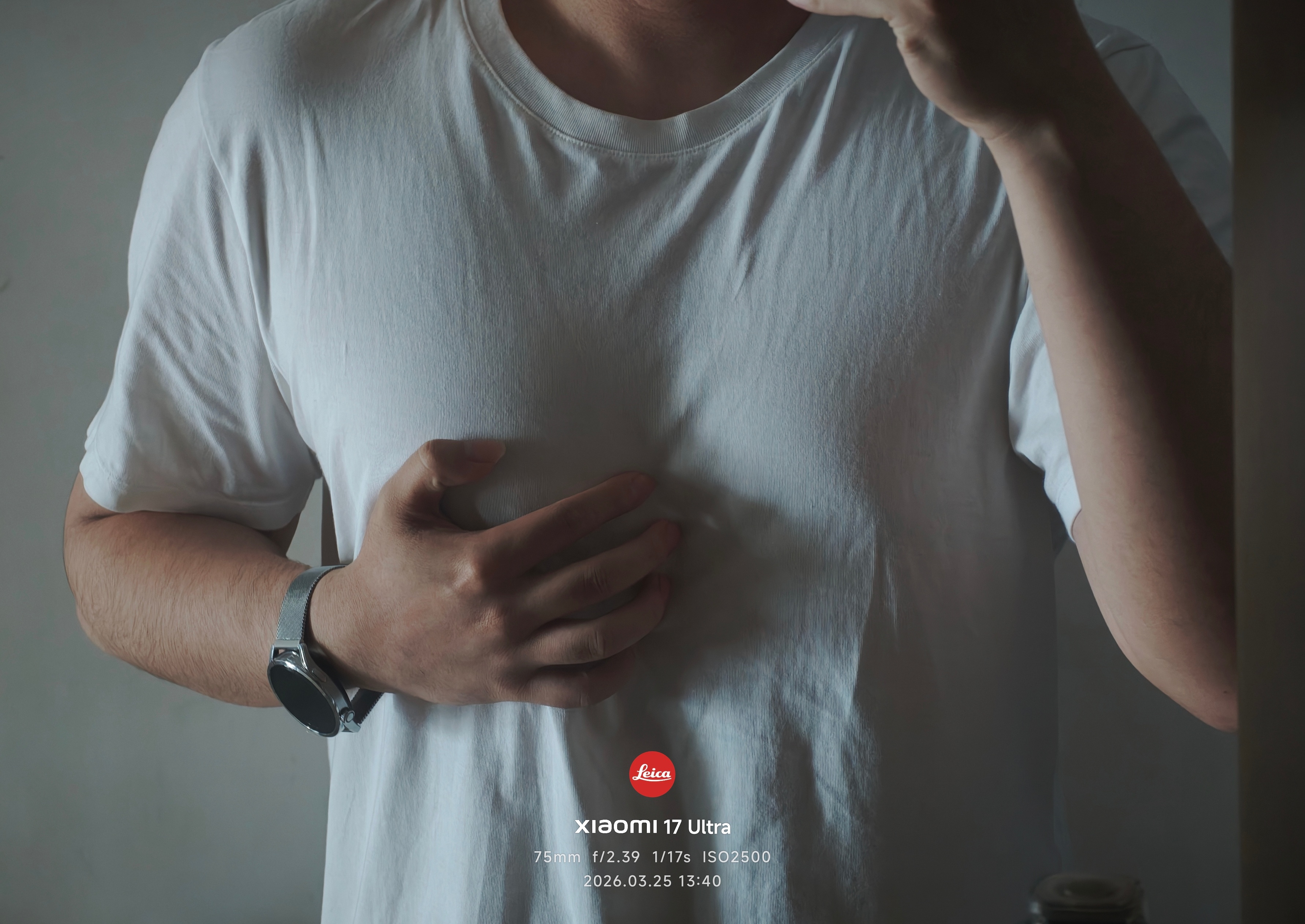 优衣库这个白T也太显肌肉了吧՞˶･֊･˶՞ 