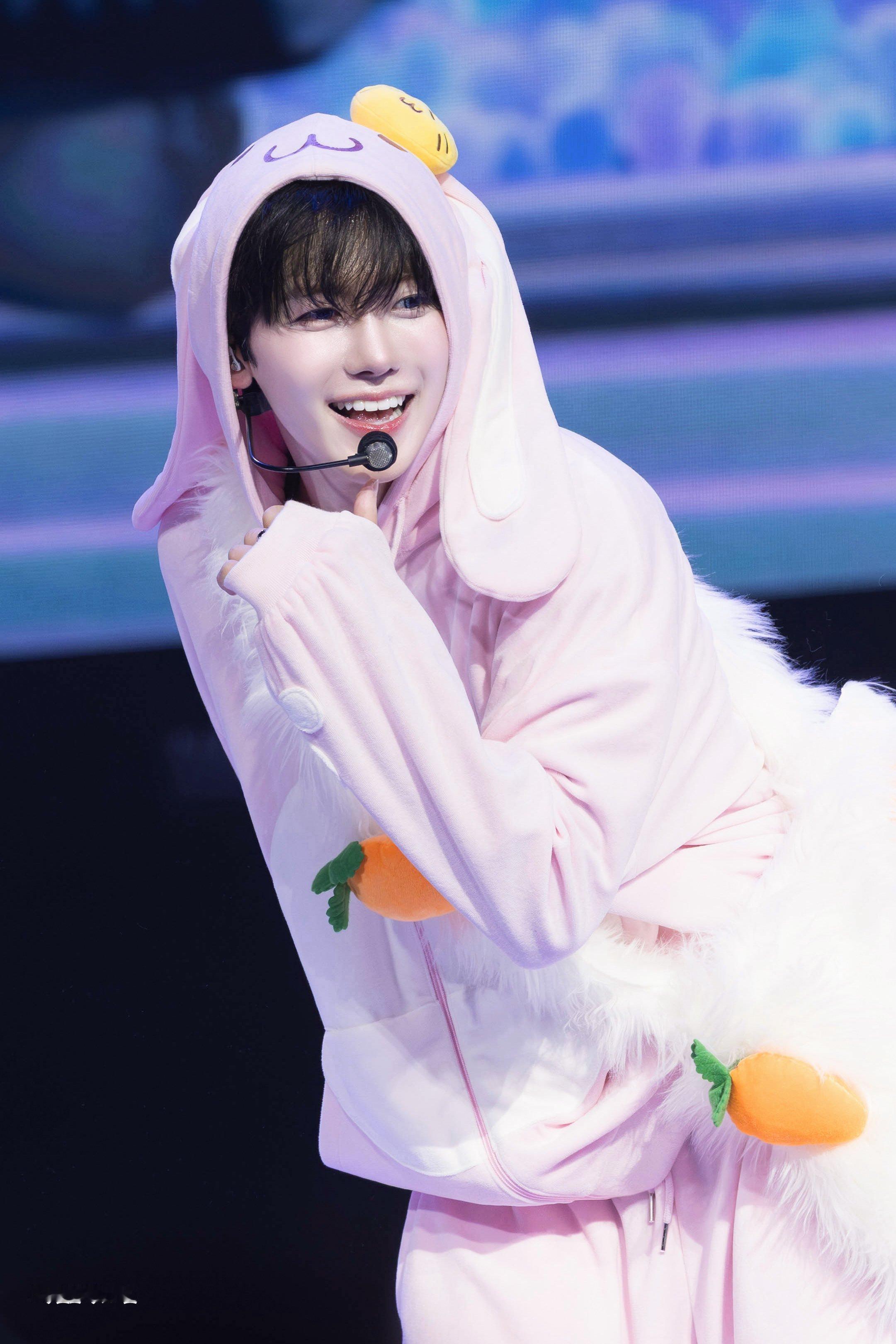 罗渽民 ©LittleBit813260613 JNJM 揣兜里带走了 
