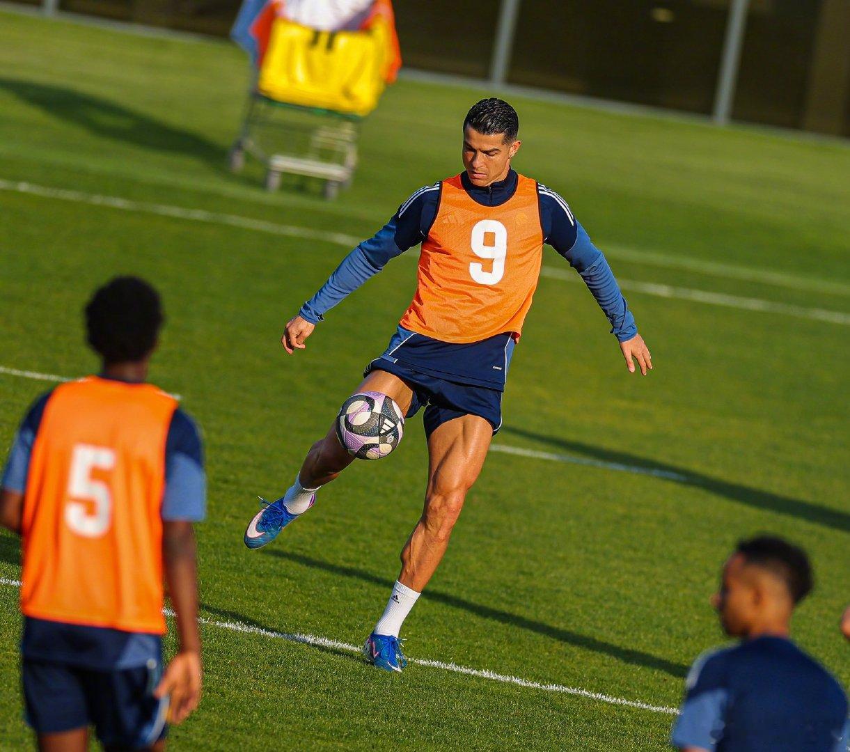 【风波暂时平息】罗马诺：41岁的利雅得胜利球星C罗结束罢赛，将参加客场对阵哈萨征