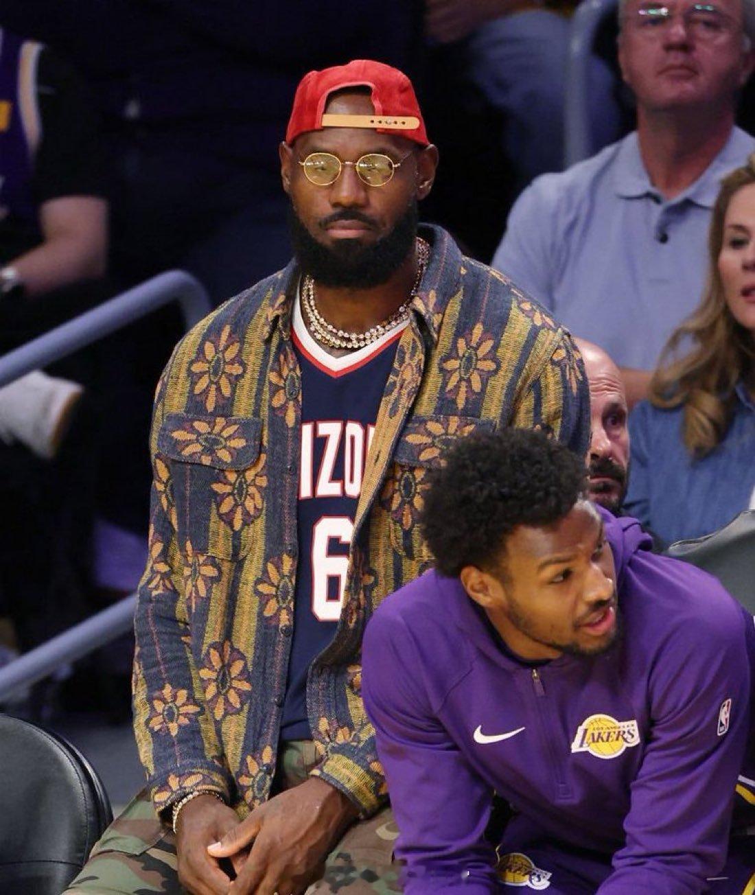 文霍斯特：湖人预计将在休赛期要求詹姆斯大幅降薪。 