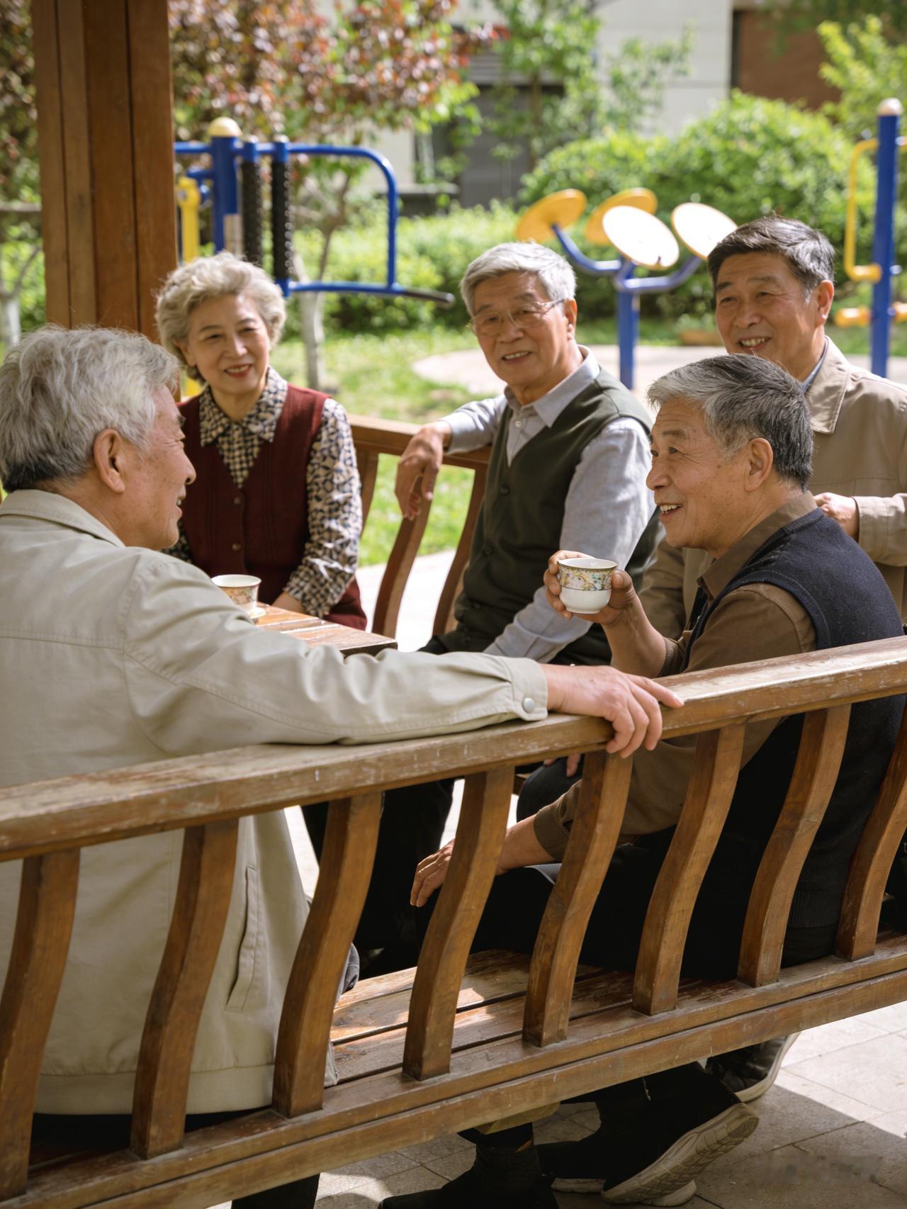 非常扎心的现象：许多老人有退休金，也有房子、子女，却没有养老的尊严。一、社会价值