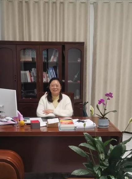 “我花钱租的仓库，凭什么说我非法入侵？”安徽萧县，女校长去附近租的仓库看学校的桌