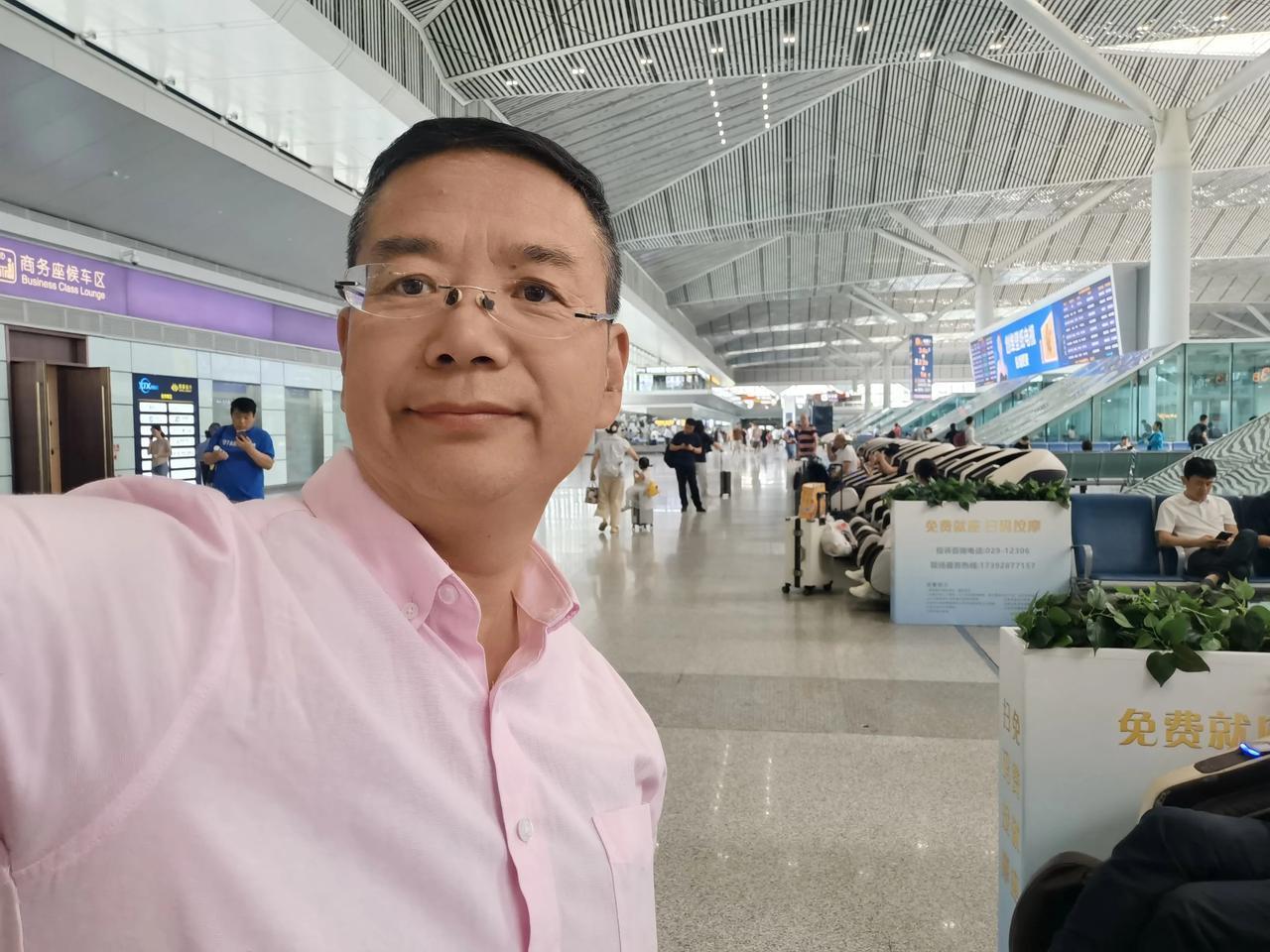 从昨天起，我踏上了为期一个月的出差征程。我从潍坊出发，乘坐高铁一路向西，奔赴古都