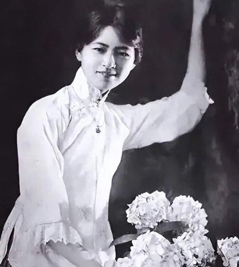 一次，高晓松想拍《林徽因传》，被林徽因的女儿梁再冰警告：“你要是拍我妈和徐志摩有