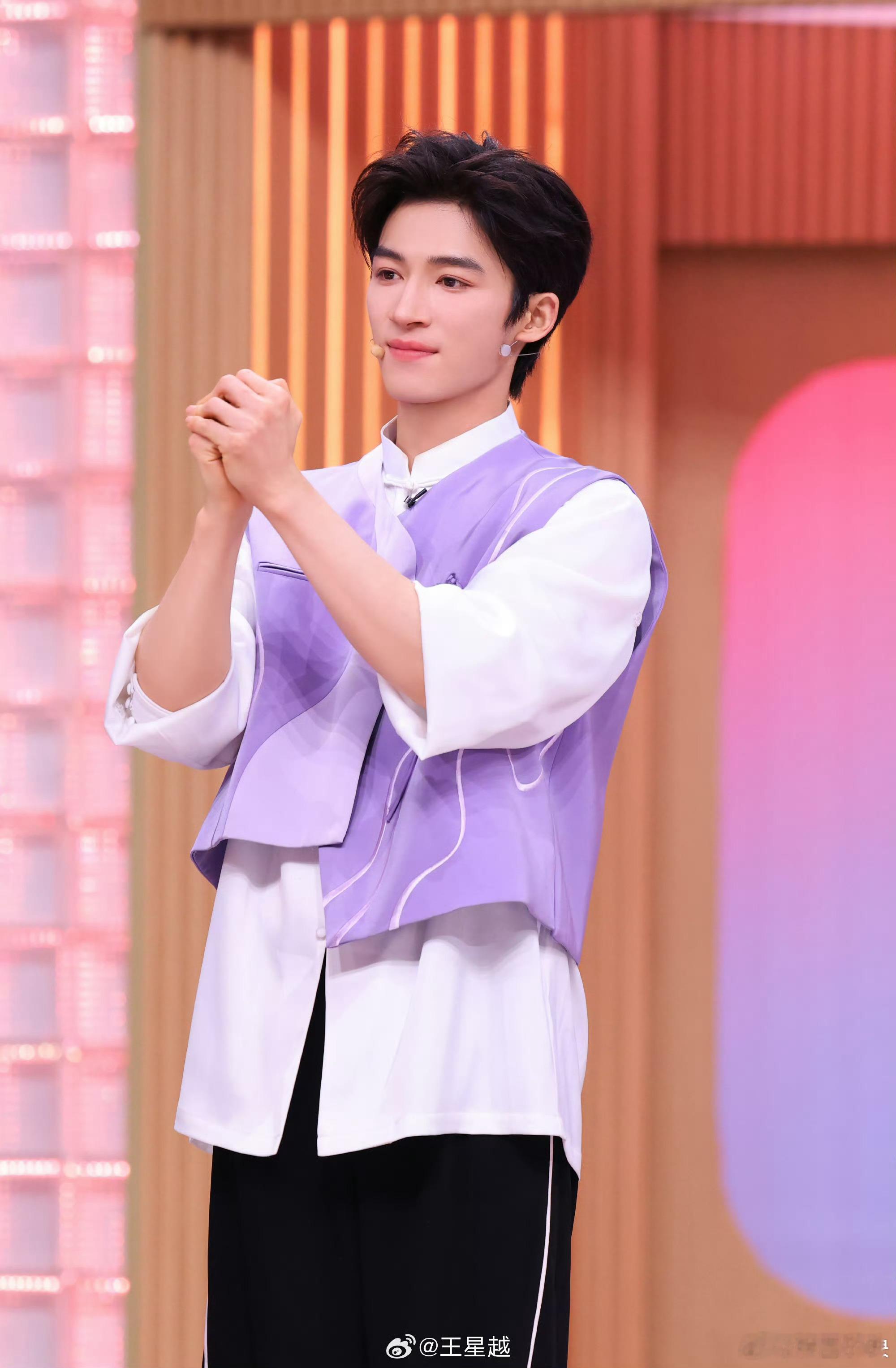 唐宫奇案之青雾风鸣 我的评分：王星越摘眼罩这一下 王星越在《唐宫奇案》中摘眼罩的